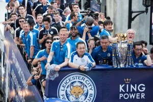 Leicester City Football Club con trofeo